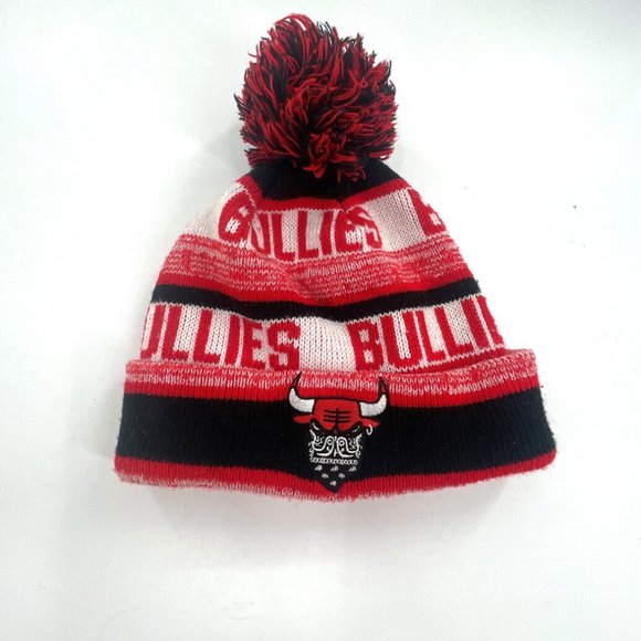 Chicago Bulls Beanie Knit Cap One Size Fit Most Huge New York Pom Pom - Picture 1 of 3